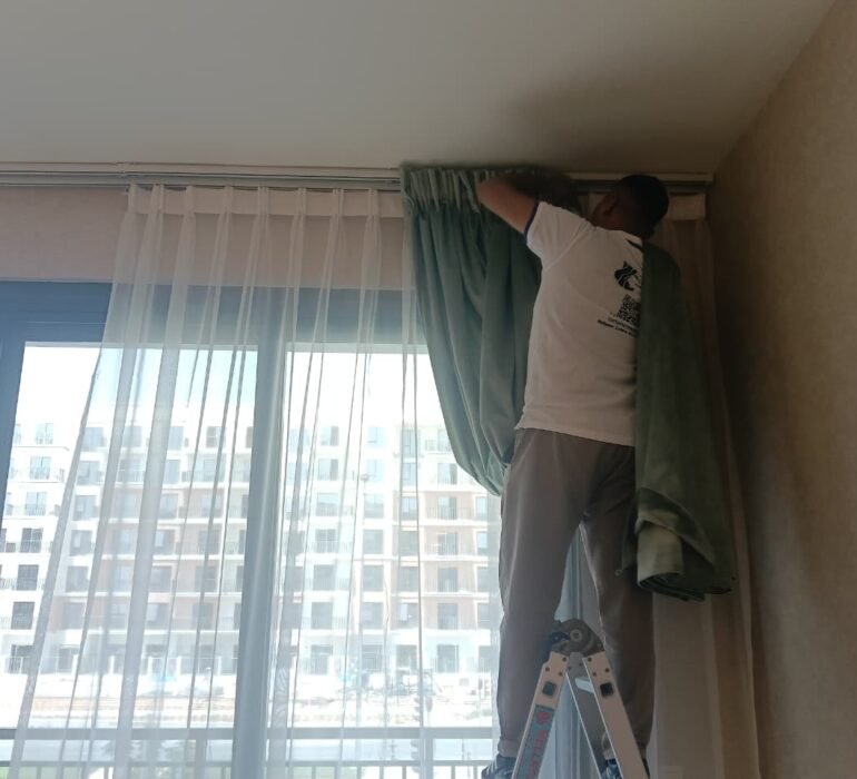 Curtain Crew Dxw technician installing curtain track in a Dubai apartment